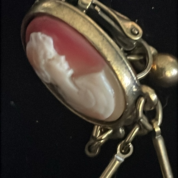 Vintage Cameo Dangle Earrings - Picture 6 of 6